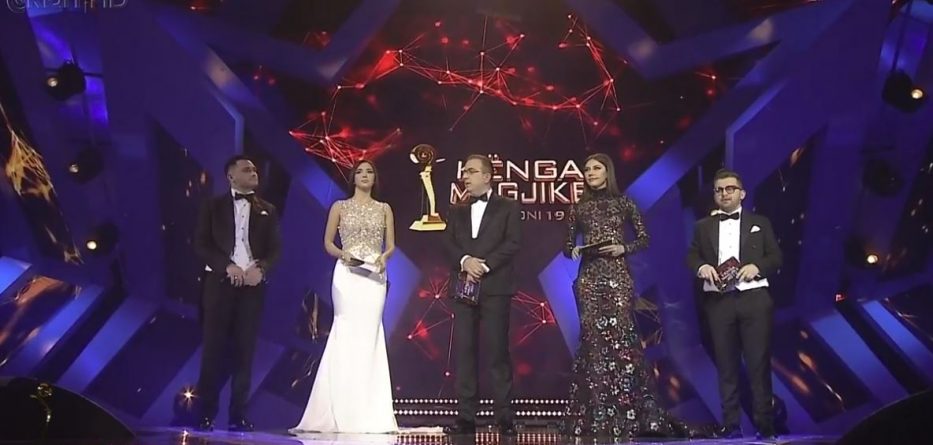 FOTO/ Nuk u kualifikua në finalen e “Kënga Magjike”, këngëtarja hedh akuza të forta