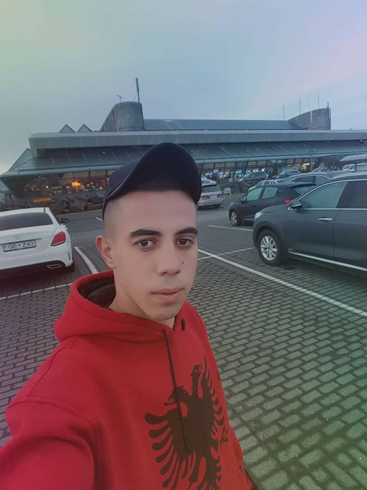 “Klevisi vdiq sepse i ofroi ndihmë vrasësit”, rrëfimi tronditës i shokut të 20-vjeçarit