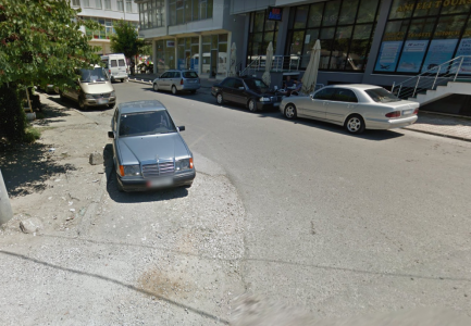 Kur maskat grabitën bankën, policia po festonte