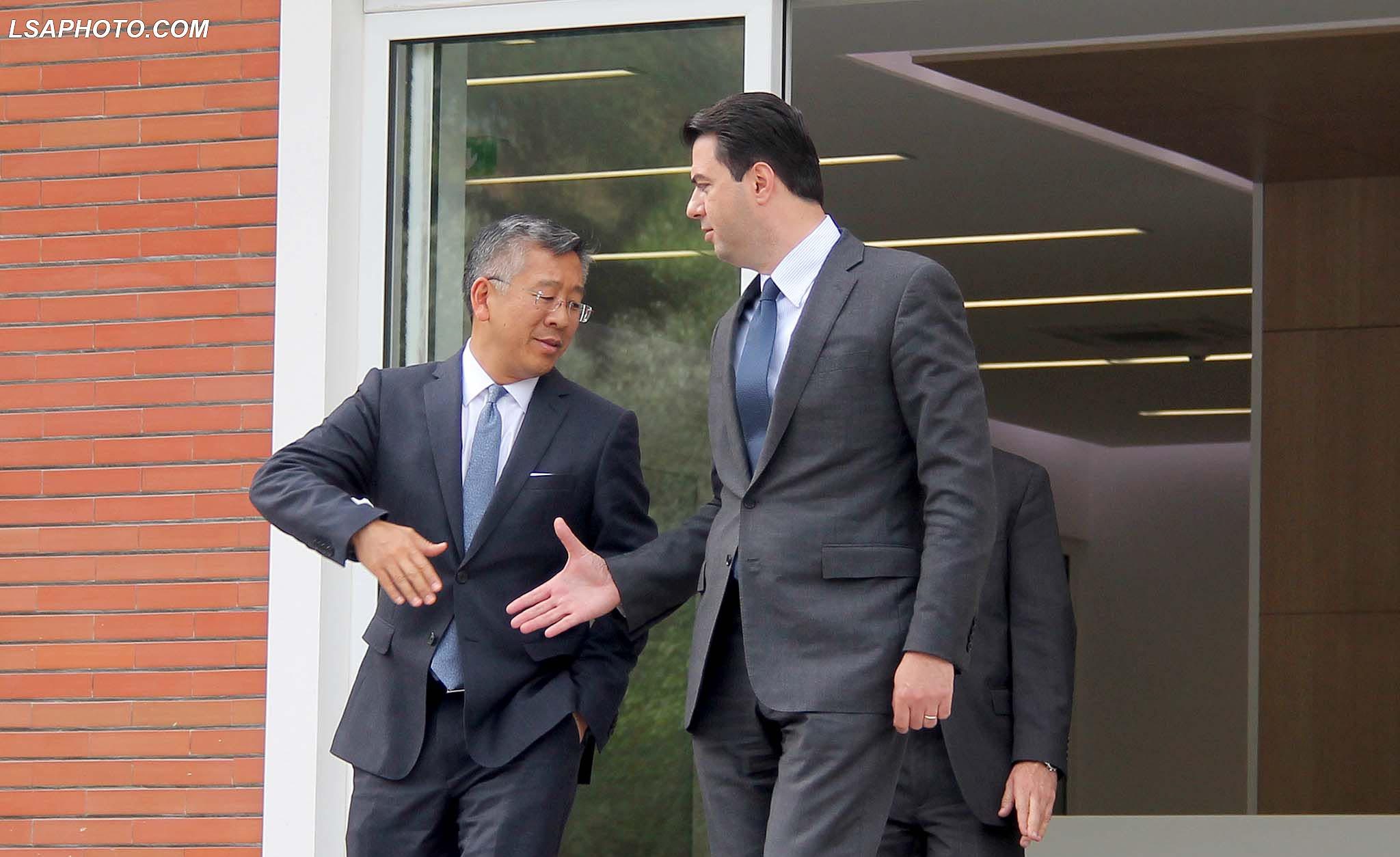 Ambasadori Donald Lu takon Bashën