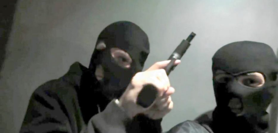 Me armë e maska, brenda gjysmë ore grabiten dy pika karburanti