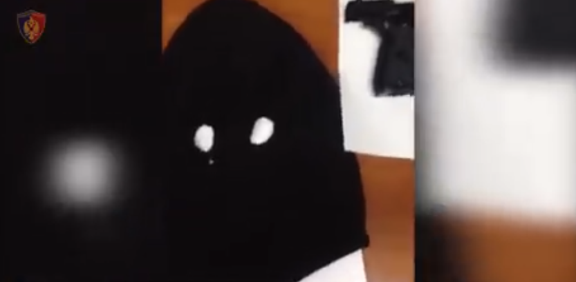 “Stuhia”/ Me maska e armë, cilët janë të rinjtë që u arrestuan sot (VIDEO)