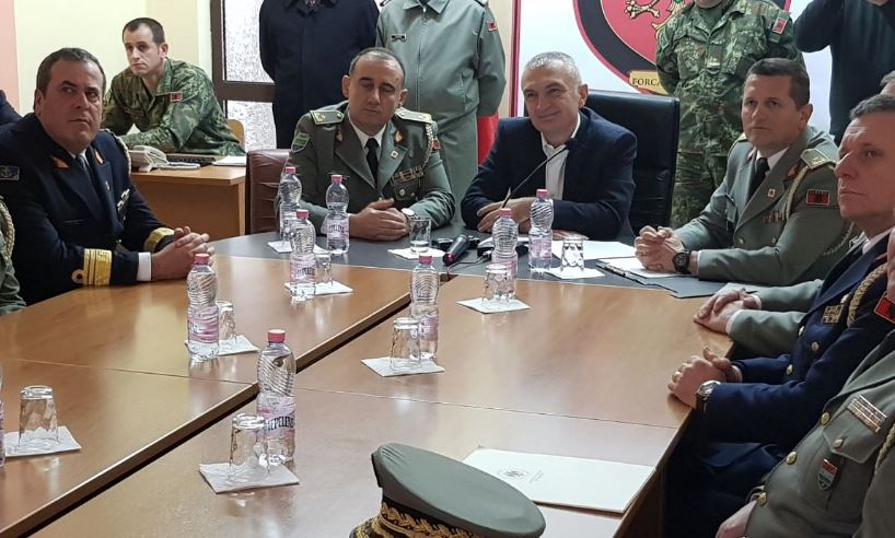 Presidenti Meta video-konferencë me ushtarakët jashtë vendit: Mbështetje dhe solidaritet