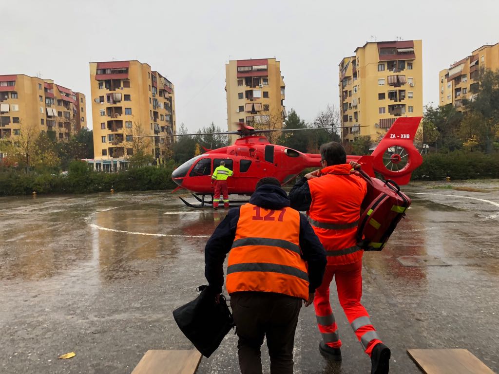 Dy misione shpëtimi në pak minuta, gratë me helikopter drejt QSUT-së