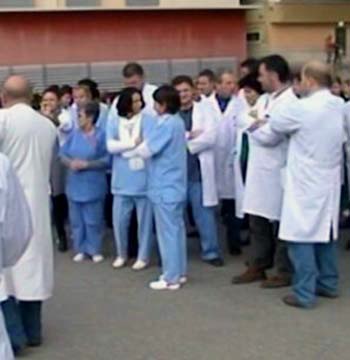 Dorëheqja e 8 mjekëve në QSUT, flet shefi i Urgjencës