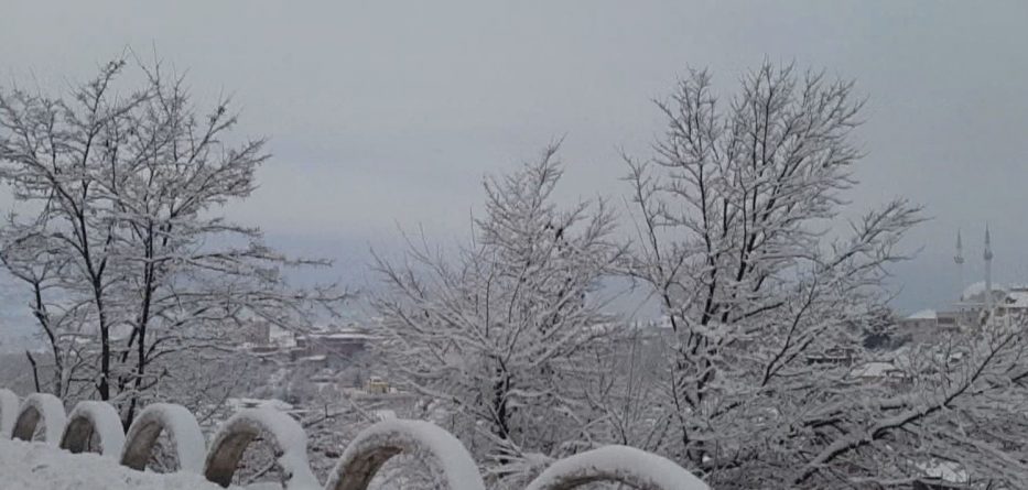 VIDEO/ Dita e fundit e vitit, e ftohtë dhe pa reshje