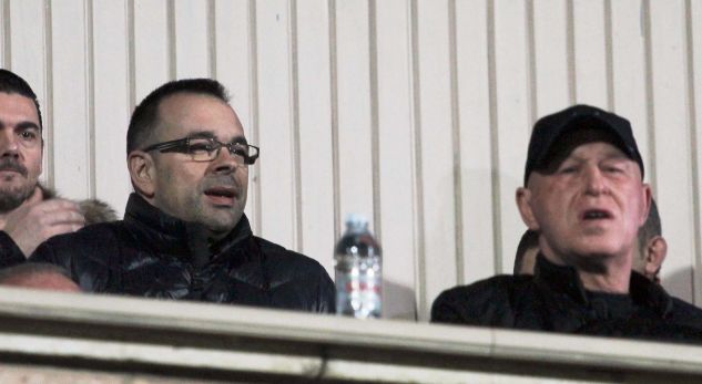 Vëllai i Edi Ramës ndërhyn tek sherri mes tifozëve (VIDEO)