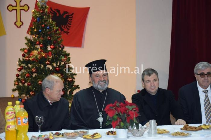 Durrës, Vangjush Dako uron besimtarët për festën e Krishtlindjes (VIDEO+FOTO)
