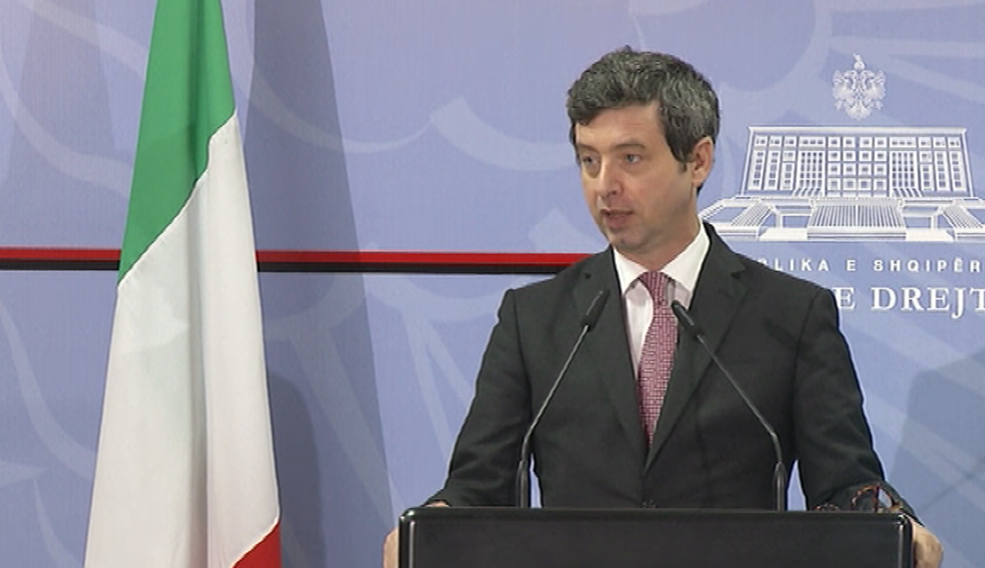 Ministri italian pyetet për Tahirin, ai nuk pranon të komentojë