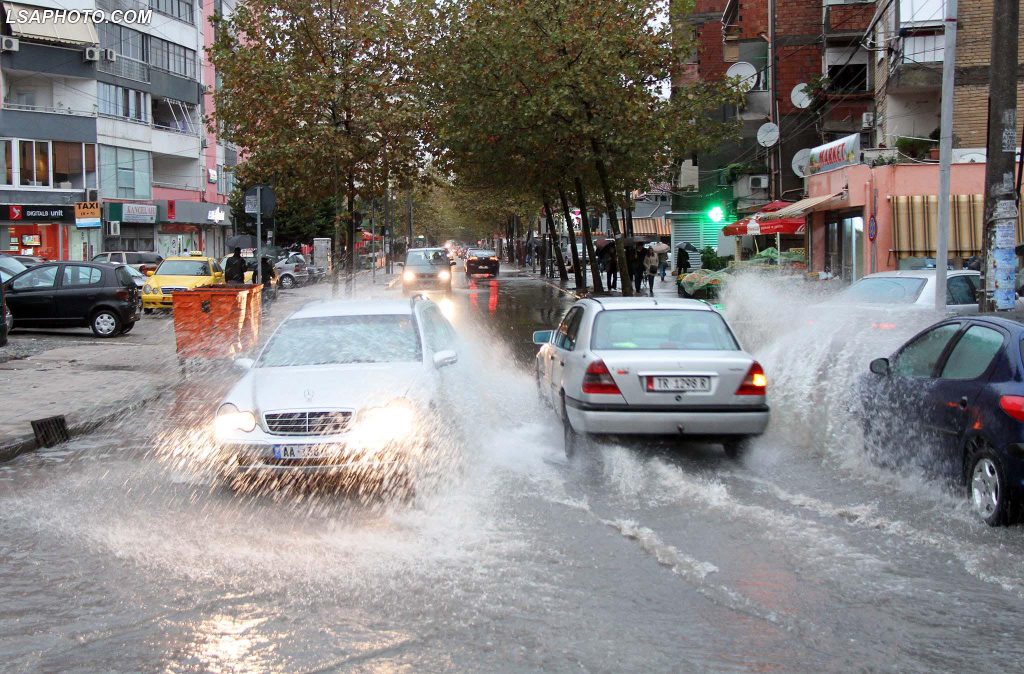 E diela rikthen shtrëngatat e shiut, ja zonat kritike që rrezikojnë përmbytjen