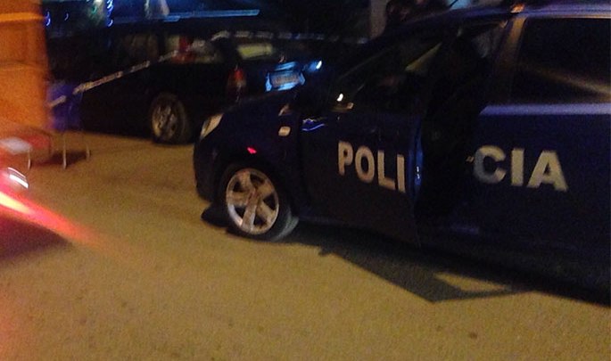 Aksident i shkaktuar nga durrsaku i dehur, përplasen 2 makina