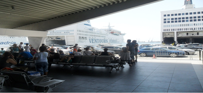 Kapet shijaksi në portin e Durrësit, do kalonte ilegalisht kufirin