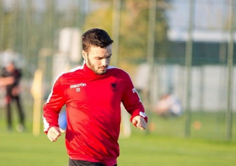 Probleme në veshka, mesfushori i Kombëtares përfundon në spital