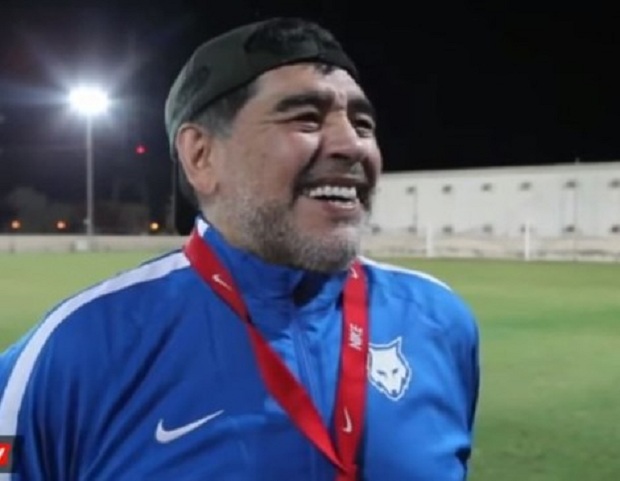 VIDEO/ Reagimi epik i Maradonës: Ronaldo më i miri në planet? Thuaj mos na çajë shumë kokën…