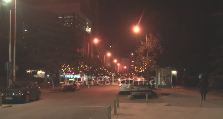 Të riut i vjedhin “Benz-in” në mes të Durrësit