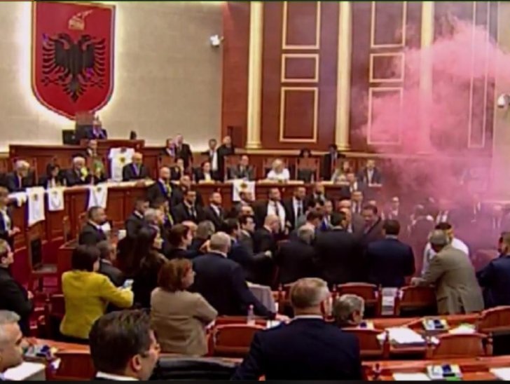 Protesta e opozitës/ 10 deputetët rrezikojnë gjobë deri në 2 vjet burg