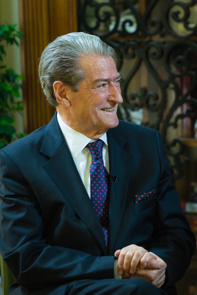 “Saimir Tahiri takim kokë më kokë me Vangjush Dakon në Durrës”