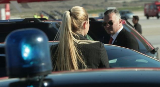 Kush është ëngjëlli që mbron “sulltanin”? (FOTO)