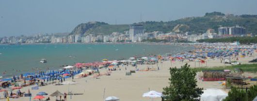 Alarmi i medieve të huaja: Një e treta e plazheve shqiptare kërcënohet nga erozioni