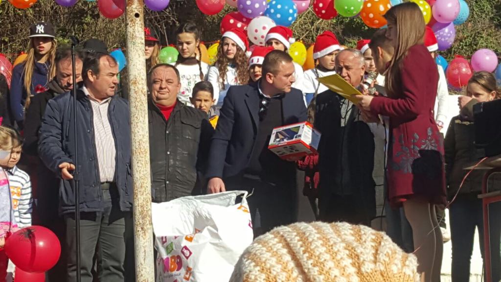 Festë në shkollën e Ishmit, dhurata për 25 nxënës të shkëlqyer