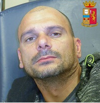 EMRI/ Shqiptari thyen këmbën, u kap “mat” nga policia me drogë (FOTO)