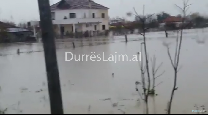 Qarku i Durrësit pas përmbytjes, urë e dëmtuar, rrugë të pakalueshme, mungesë e elektricitetit e ujit të pijshëm