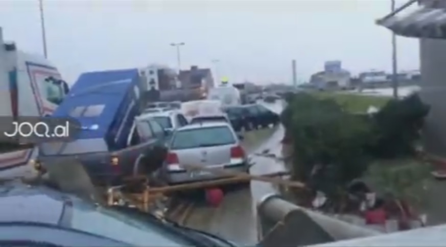 VIDEO/ Katastrofë në autostradën Durrës-Tiranë, ç’lanë pas përmbytjet