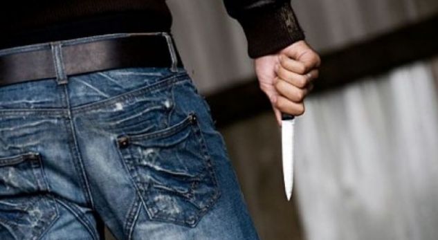 Plagoset rëndë me thikë një person, arrestohet 25-vjeçari