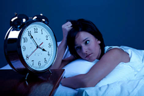 Pse nuk mund të flemë mirë kur ndërrojmë vend?