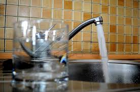 Prokurorët nuk paguajnë ujin e pijshëm