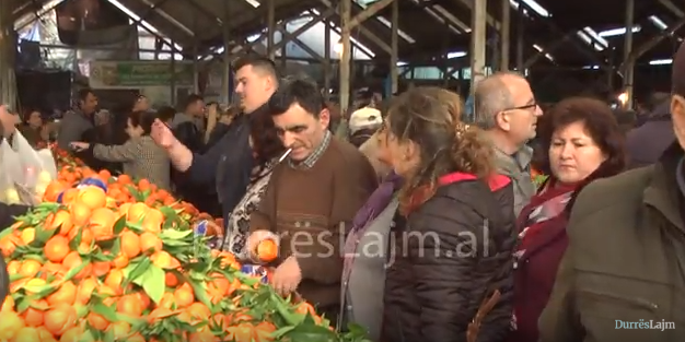 Viti i Ri/ Rriten ndjeshëm në Durrës çmimet e fruta-perimeve (VIDEO)