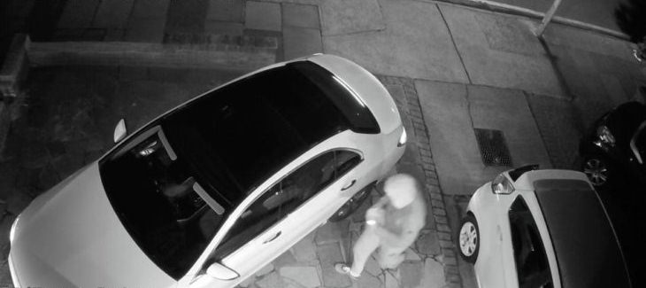 Vidhet “Benz”-i në lagjen 5 të Durrësit, ishte para banesës