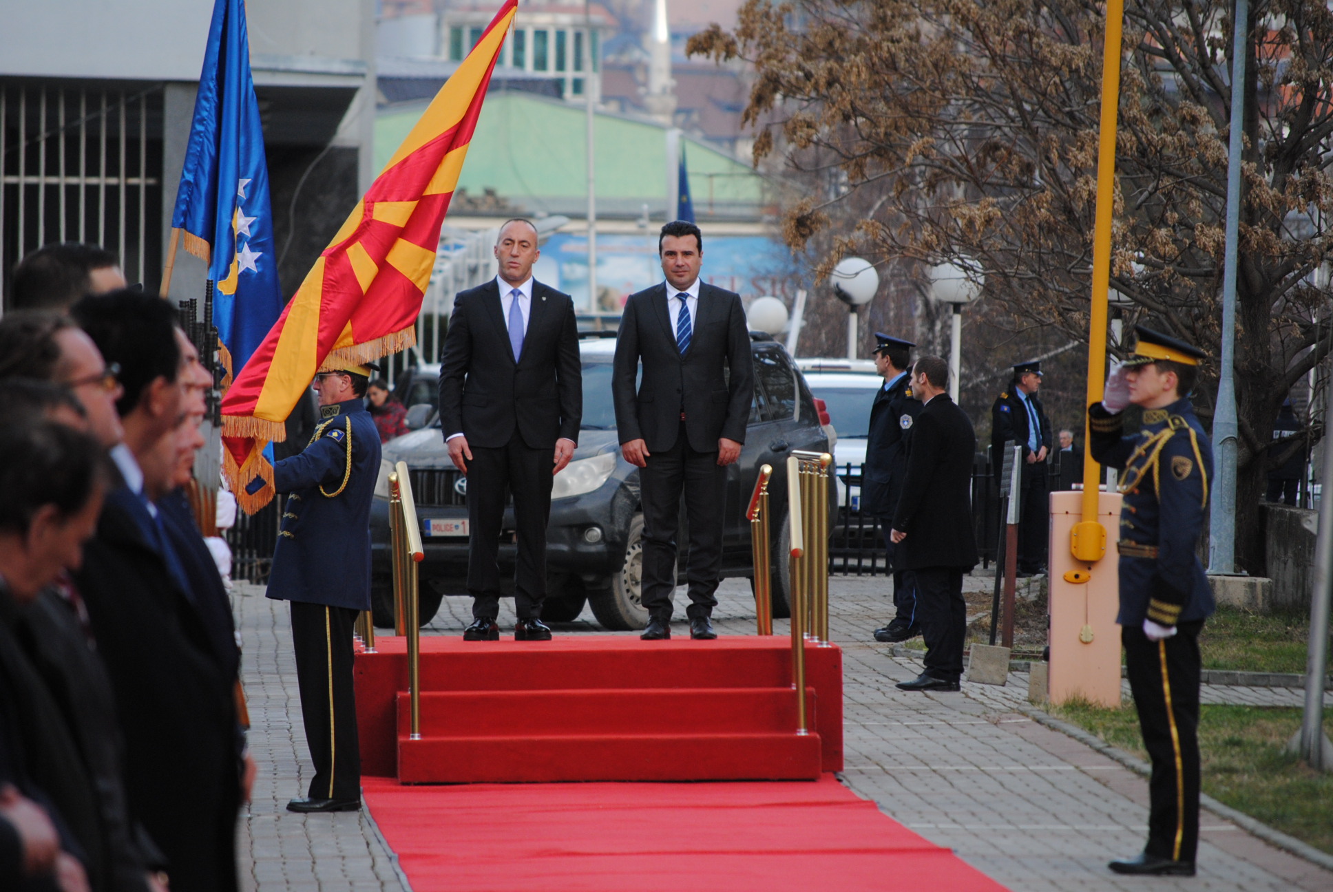 Kryeministri i Maqedonisë vizitë historike në Kosovë, pritet nga Haradinaj