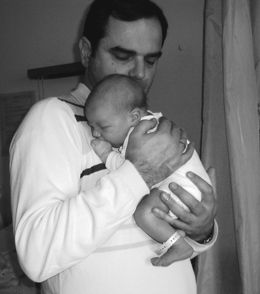 Djali i tij feston ditëlindjen, artisti i njohur durrsak mallëngjen me dedikimin e tij