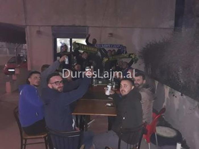 Incidenti në stadiumin e Durrësit, ja çfarë bëjnë tifozët durrsakë dhe lushnjarë