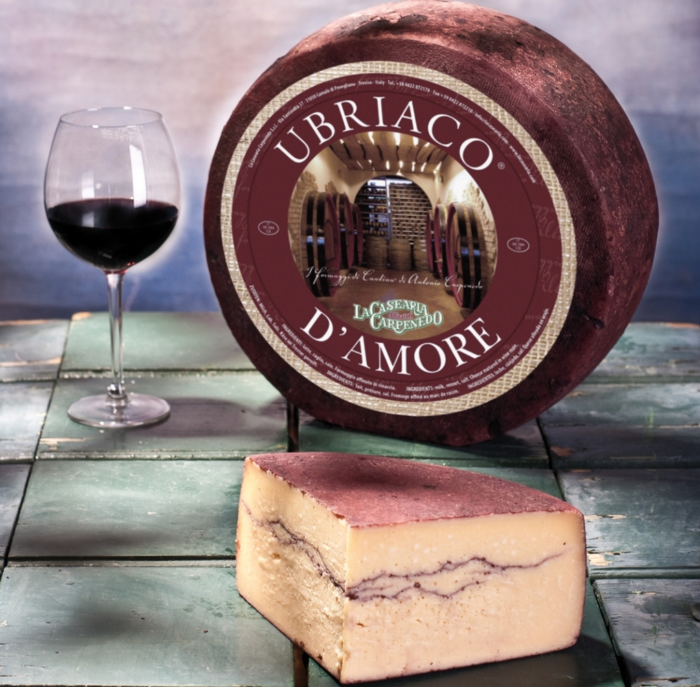 Djathi i “dehur” italian që kushton 200 euro (VIDEO+FOTO)