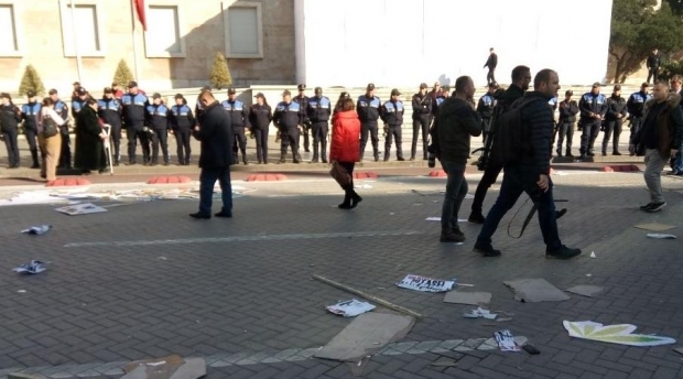 Mbyllet protesta pas fjalës së Bashës, çfarë lanë pas opozitarët