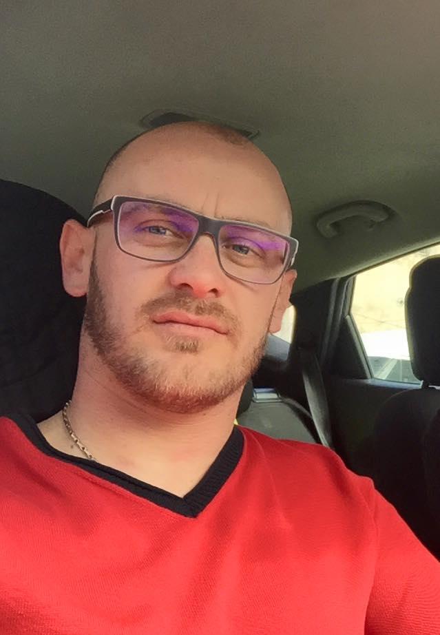 FOOT/ Kush është 32-vjeçari që u qëllua me armë sot