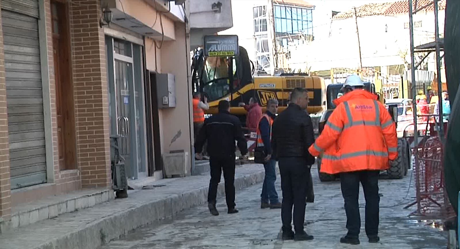 “Rilindja” e qytetit bregdetar, nis shembja e 40 objekteve