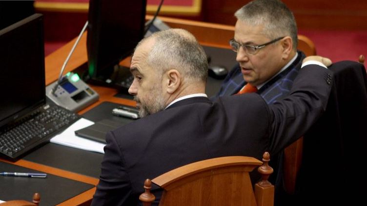 Qeveria ndërhyn në garën Duka-Fino, presion klubeve të futbollit me Tatimet