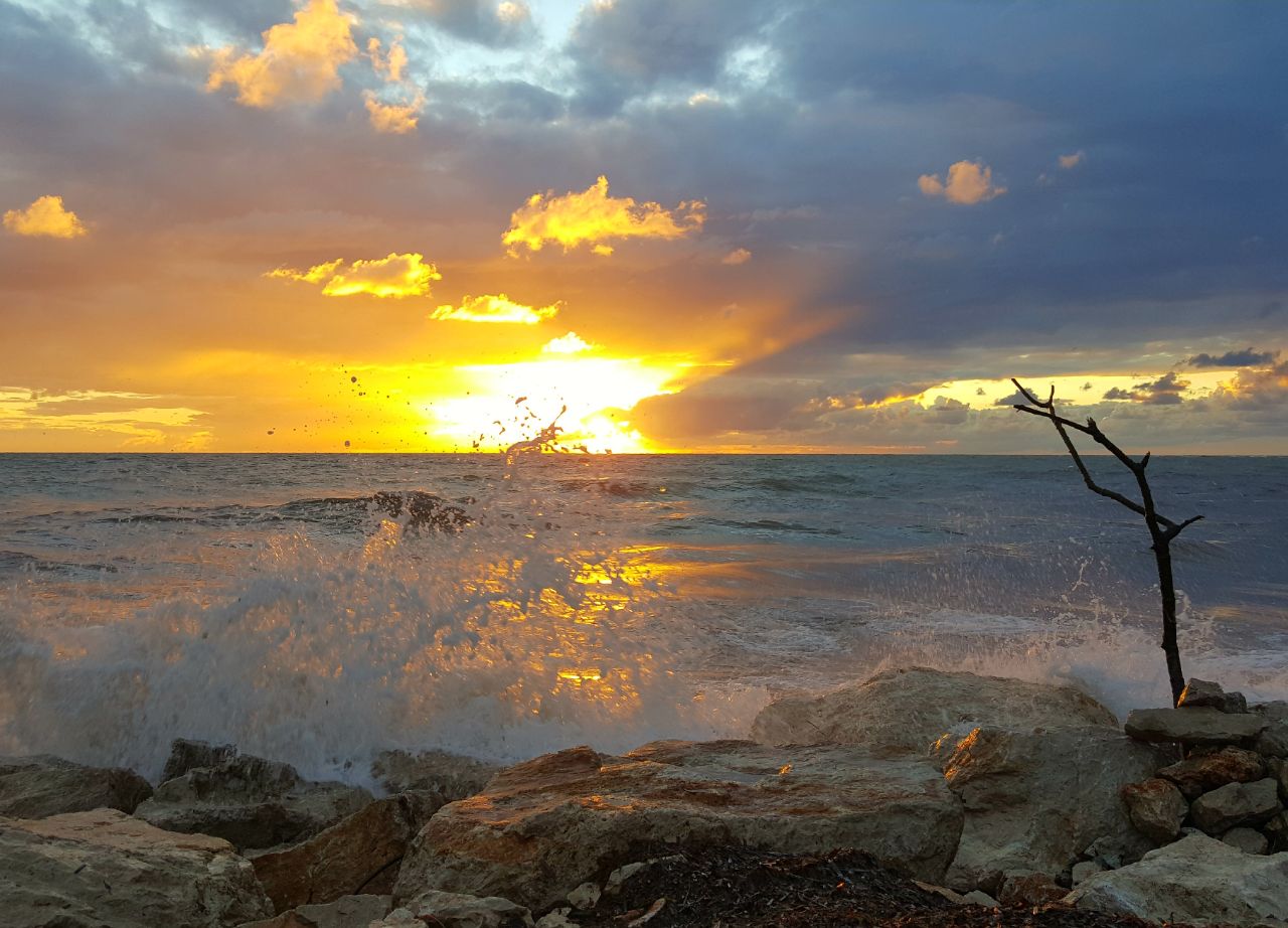 Ulen temperaturat dhe rikthehen reshjet, parashikimi i motit për sot