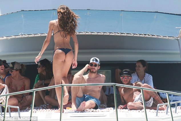 Rikthehet me të dashurën, 600 mijë euro pushime për Neymar (FOTO)