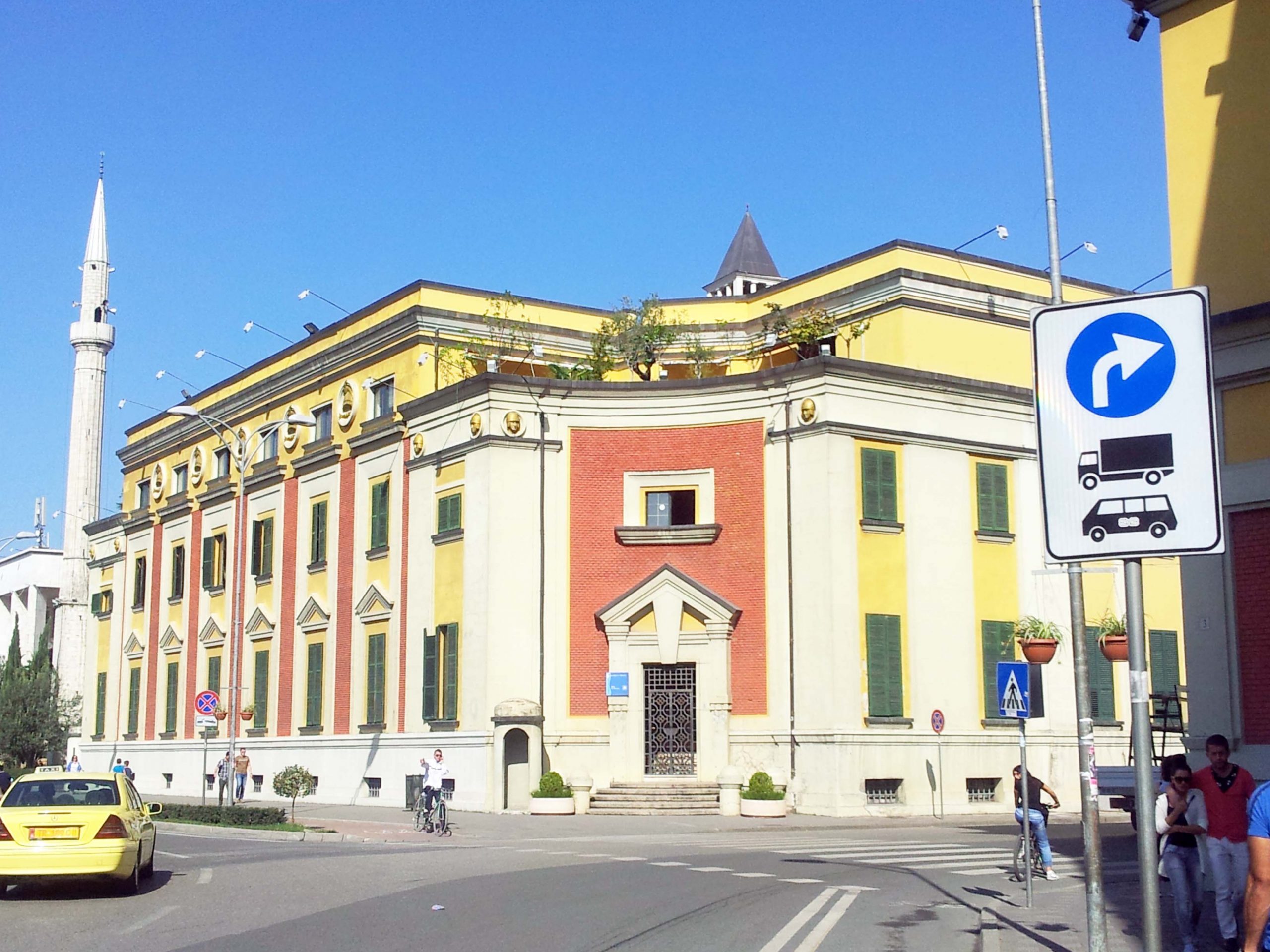 Pagesë për të rinjtë që bëjnë praktikën e punës në Bashkinë e Tiranës