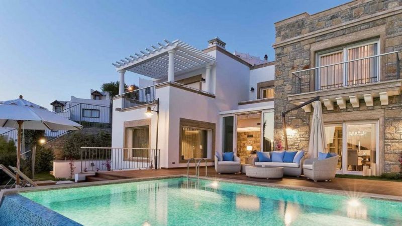 FOTO/ Të famshmit që dikur nuk kishin as shtëpi