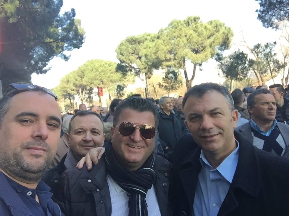 Dy ish-kryetarët e PD-së së Durrësit në protestë