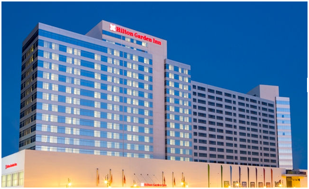 Iku “Sheratoni”, por “Hilton” po hap hotelin në Shqipëri. Ja vendi dhe shërbimet e tij