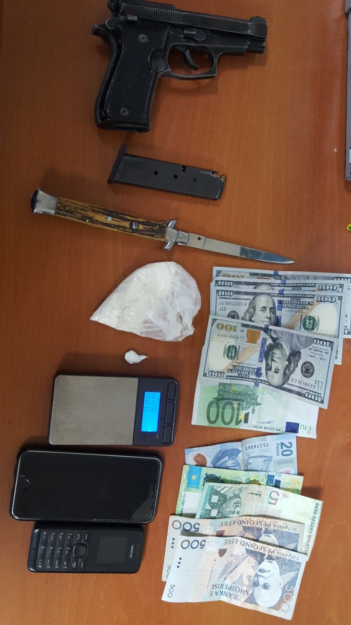 EMRI/ Arrestohet 33-vjeçari që shpërndante kokainë, ja çfarë iu gjet