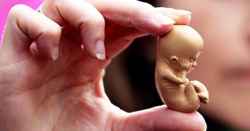 “Gratë në Shqipëri preferojnë abortin nëse mësojnë se do lindin vajzë”