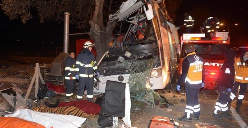 Aksidentohet autobuzi, 11 të vdekur dhe 44 të plagosur