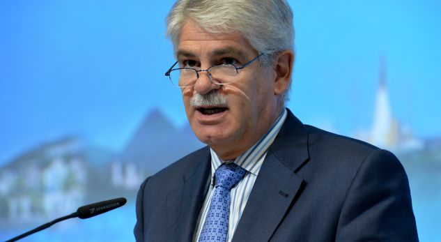 Ministri i jashtëm spanjoll humb vetëdijen gjatë debatit në Davos
